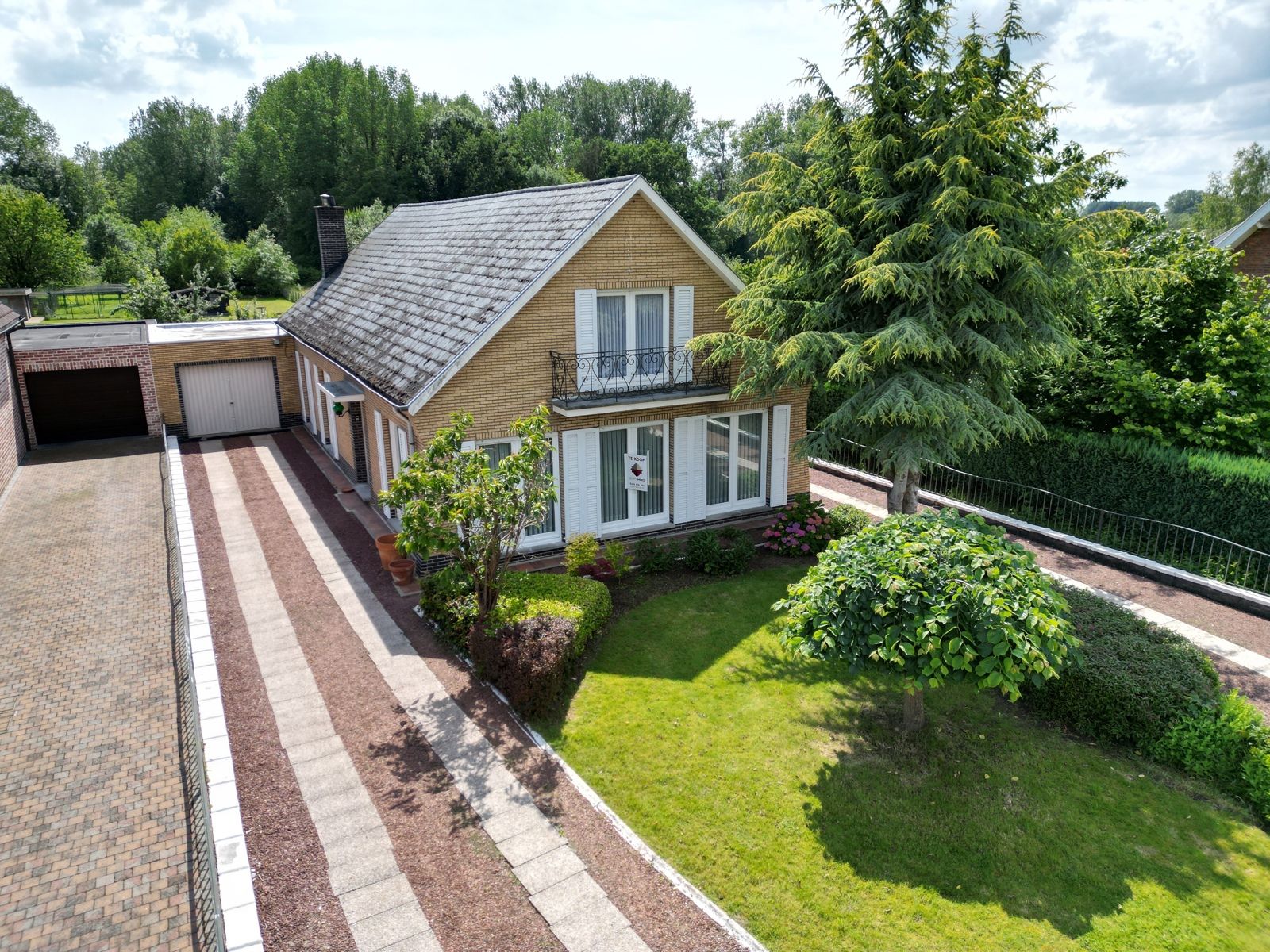 Landelijk Gelegen Villa met 4 SLPK, grote tuin én garage! foto 1