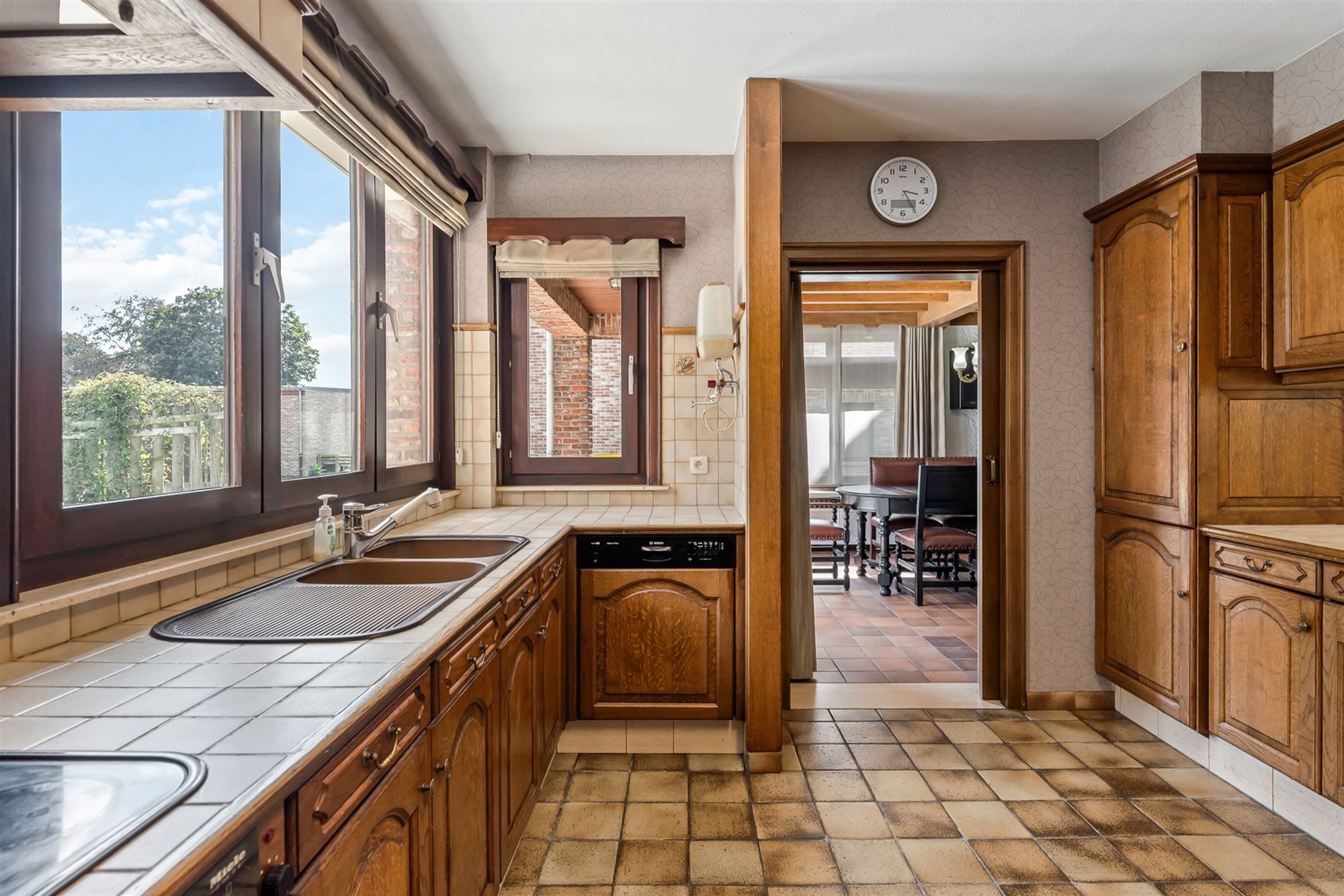 RUIME WONING (CA 250M2) VOLLEDIG ONDERKELDERD MET WERKHUIS VAN 130M2 foto 7