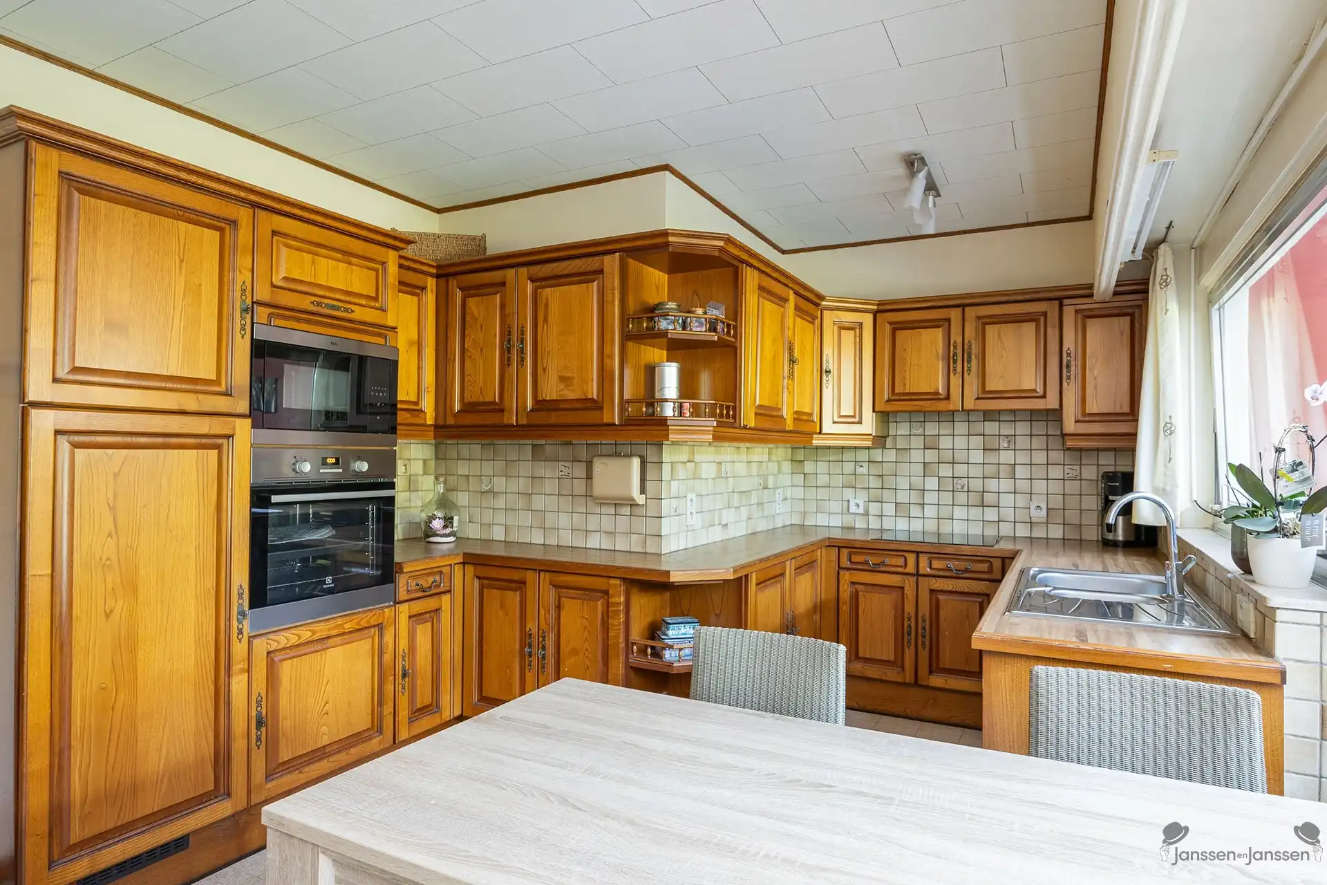 Woning met 3 slaapkamers, garage en gezellige tuin foto 4