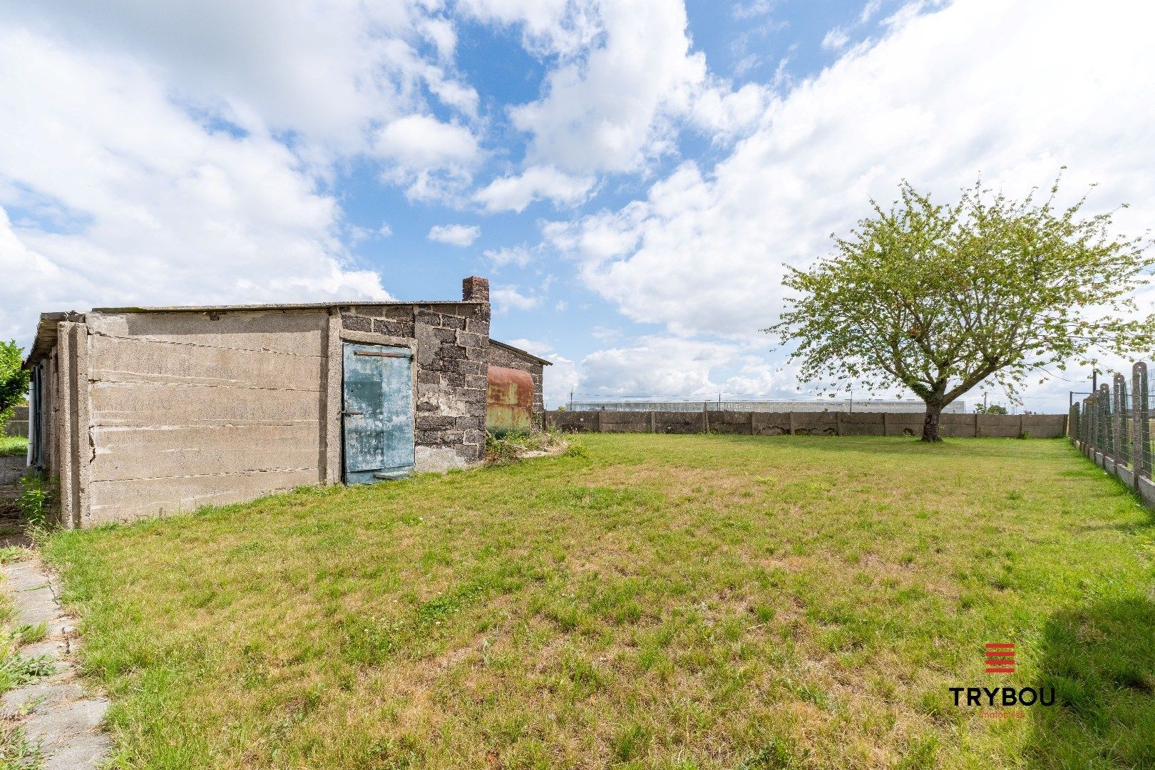 Te renoveren woning met garage en uitweg op strategische locatie in Langemark foto 6
