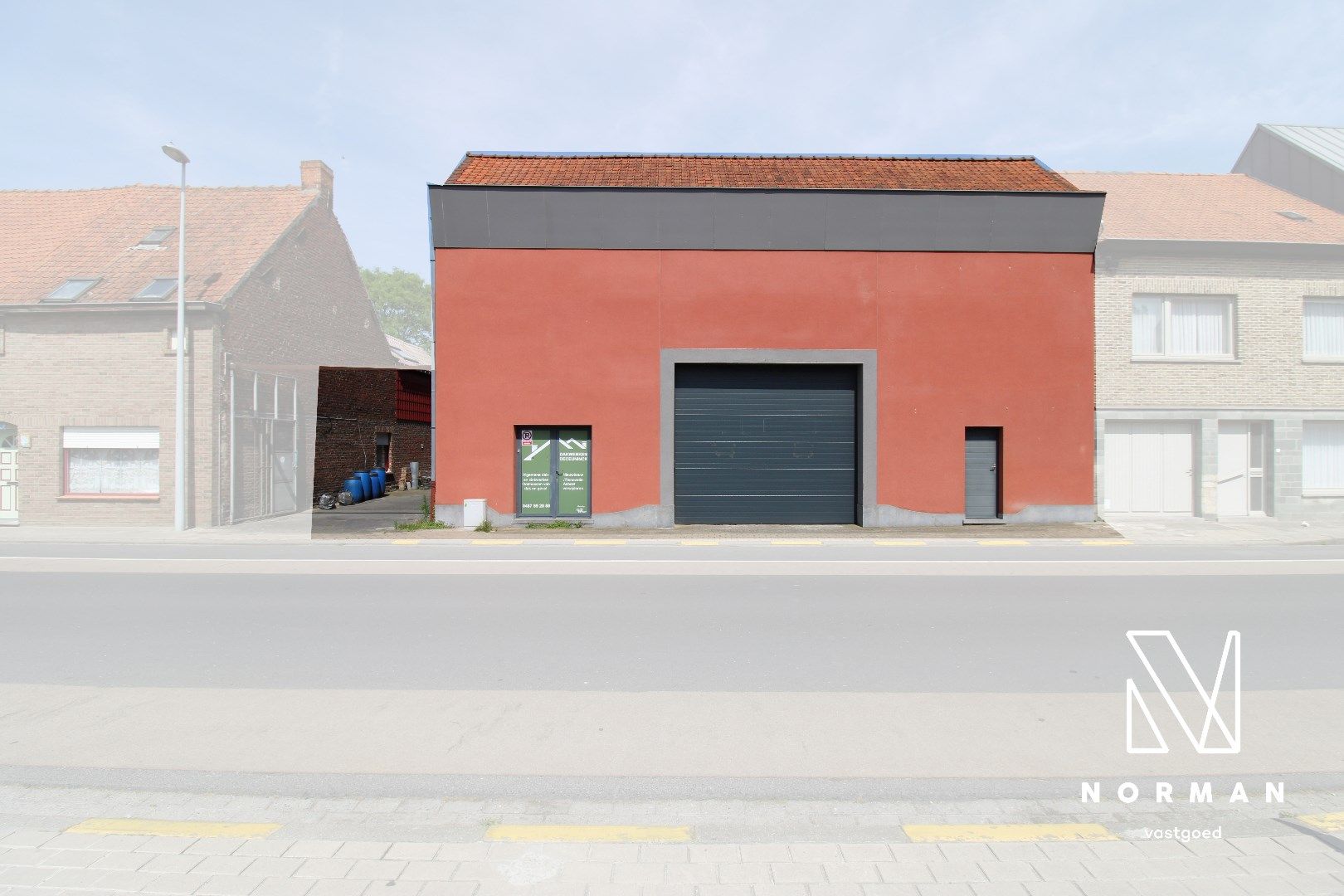 Ruim magazijn met dubbele toegang en uitweg te Kuurne foto 2