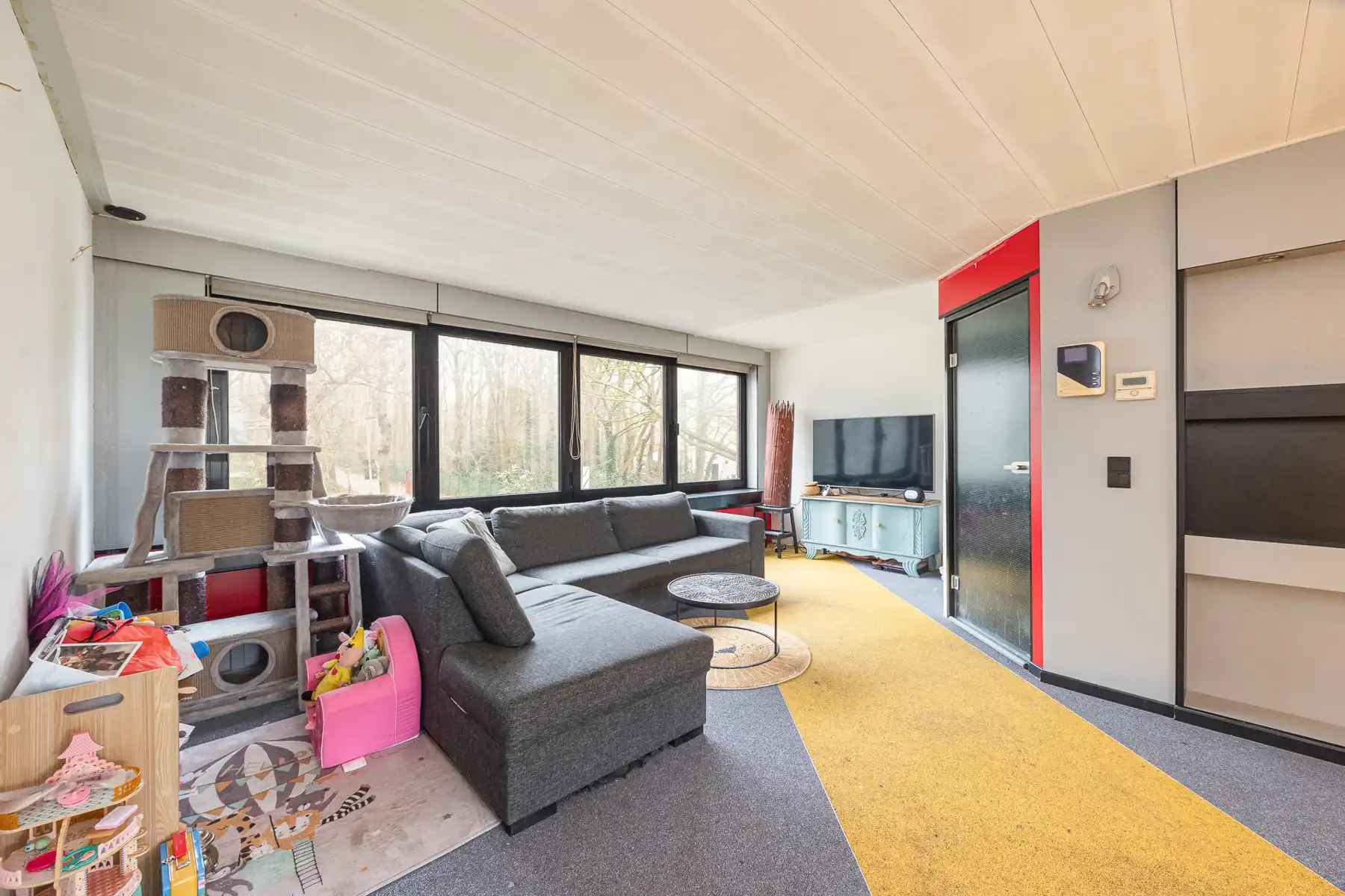 Gezellige halfopen bel-étage met garage, oprit en zonnige tuin in Hoevenen! foto 6