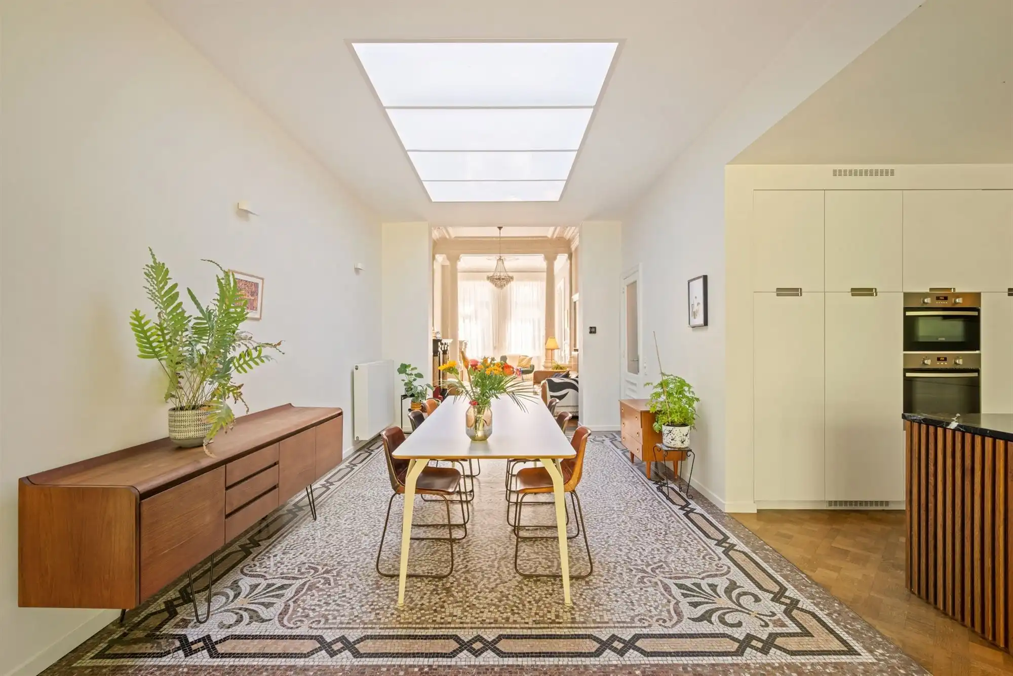 Statige neo-classicistische herenwoning met idyllische tuin foto 15