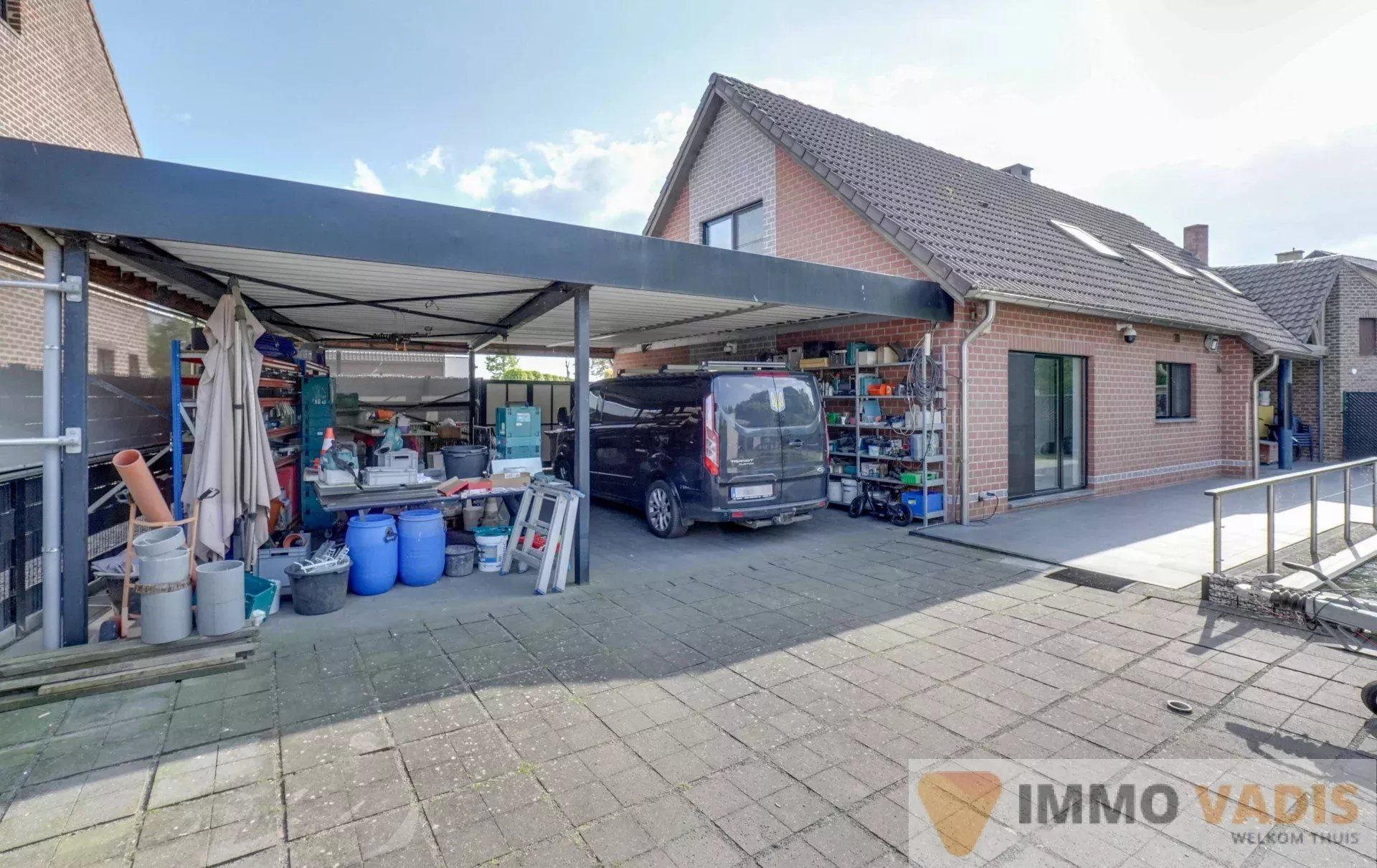 Ruime luxewoning met zwembad foto 29