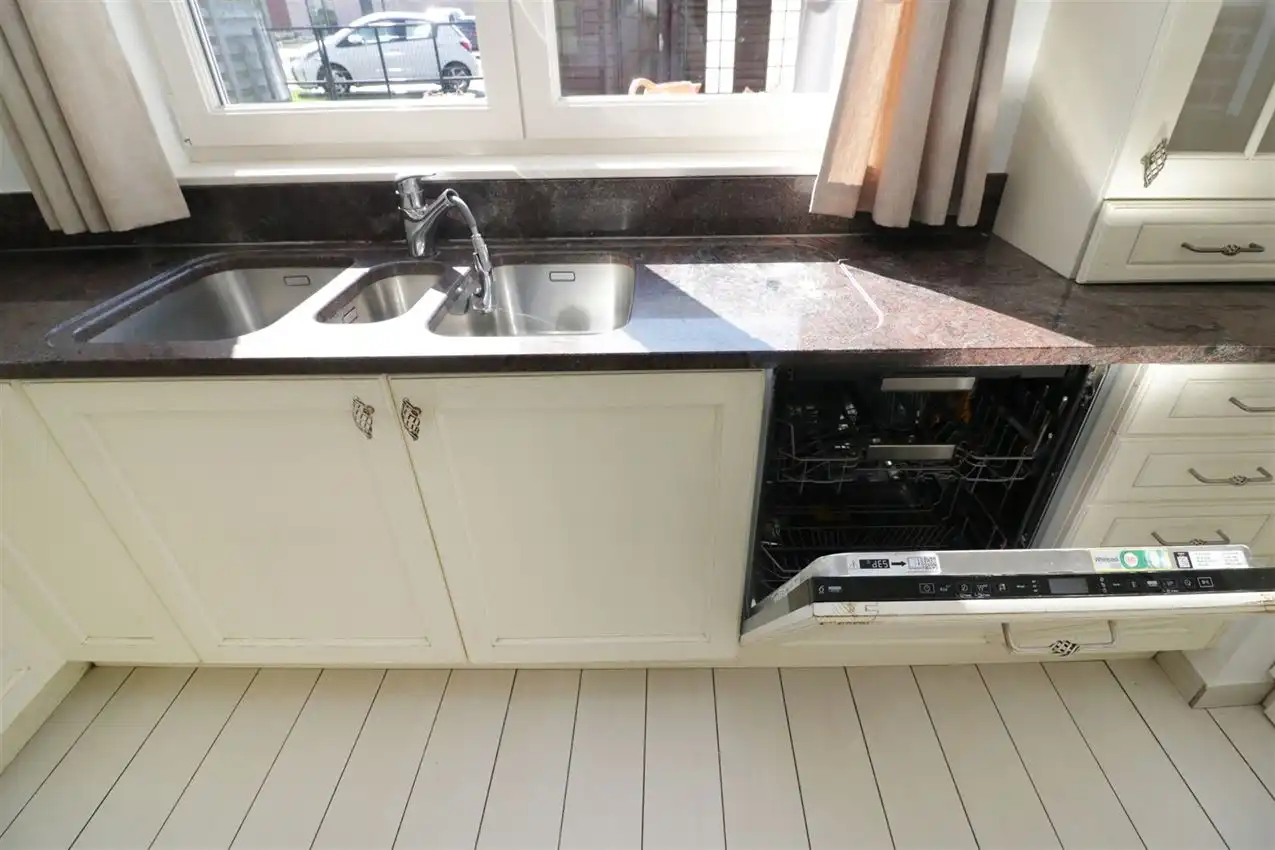 Recente woning met drie slaapkamers en garage op rustige locatie foto 36