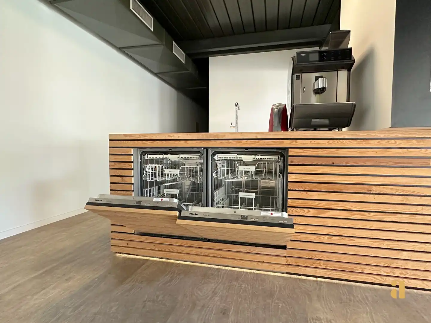 Architecturaal handelspand van 760m2 in Gent-Sint-Amandsberg foto 4