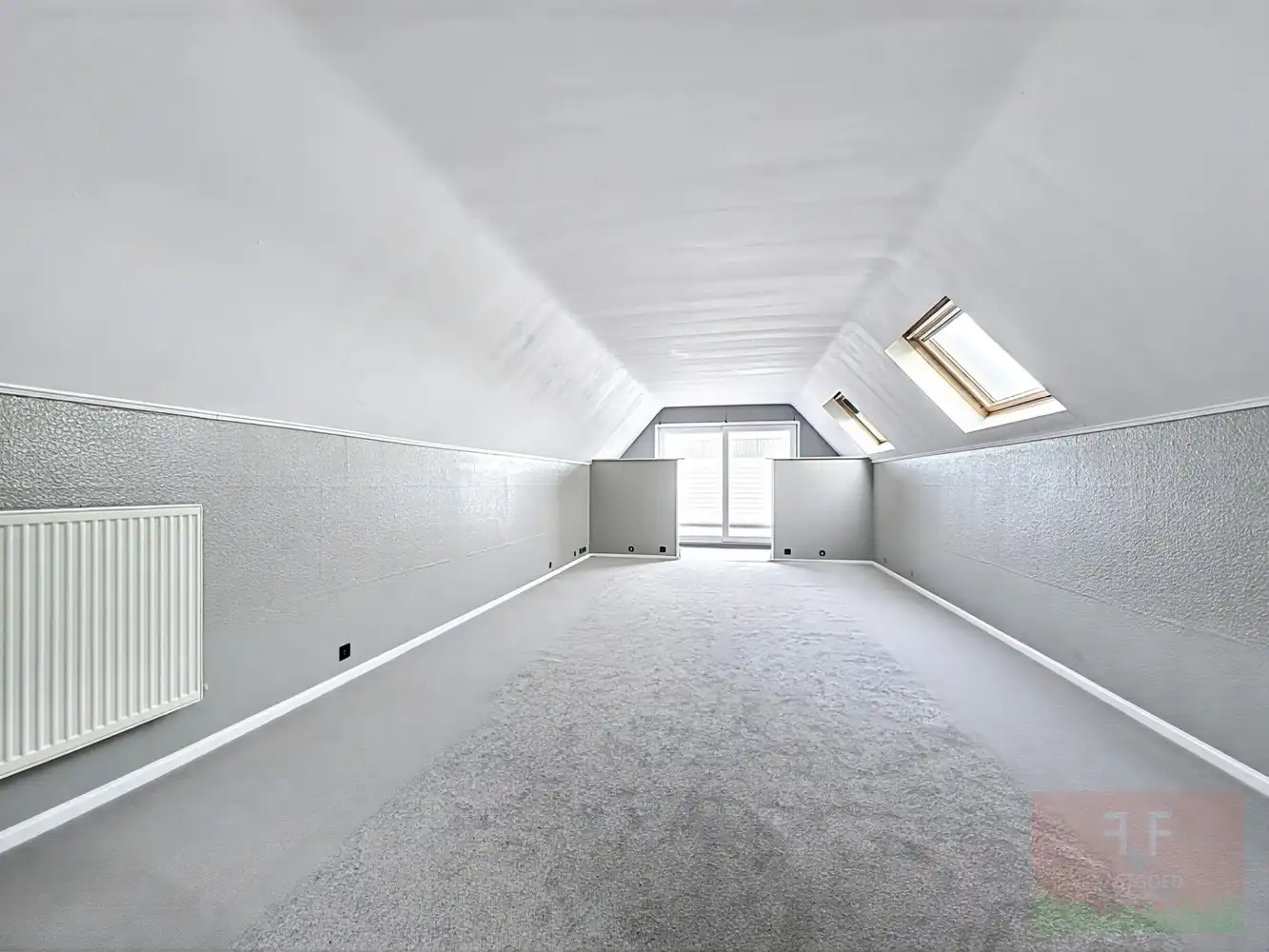 Loft op 1ste verdieping met 2 slaapkamers, zonneterras en een carport foto 3