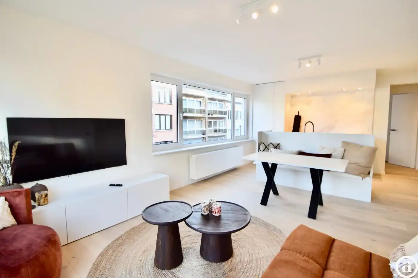 Instapklaar hoekappartement op enkele stappen van het centrum foto {{pictureIndex}}