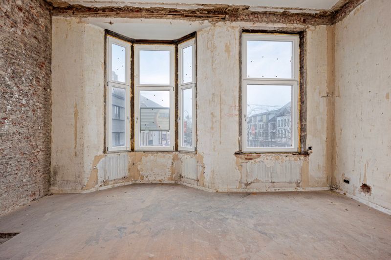 Pand met authentieke gevel op toplocatie – 355 m² renovatiepotentieel foto 3