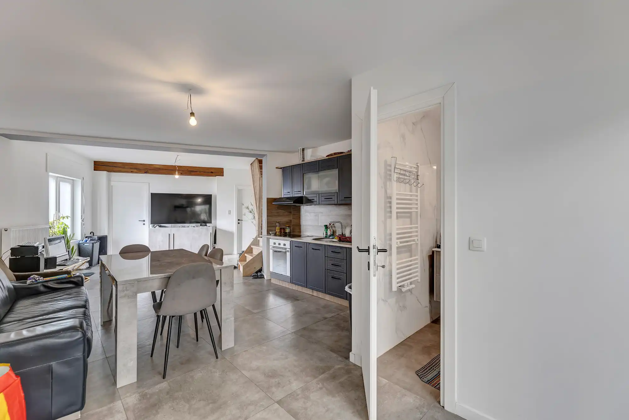 Instapklare gezinswoning met 4 slaapkamers en 2 badkamers foto 8