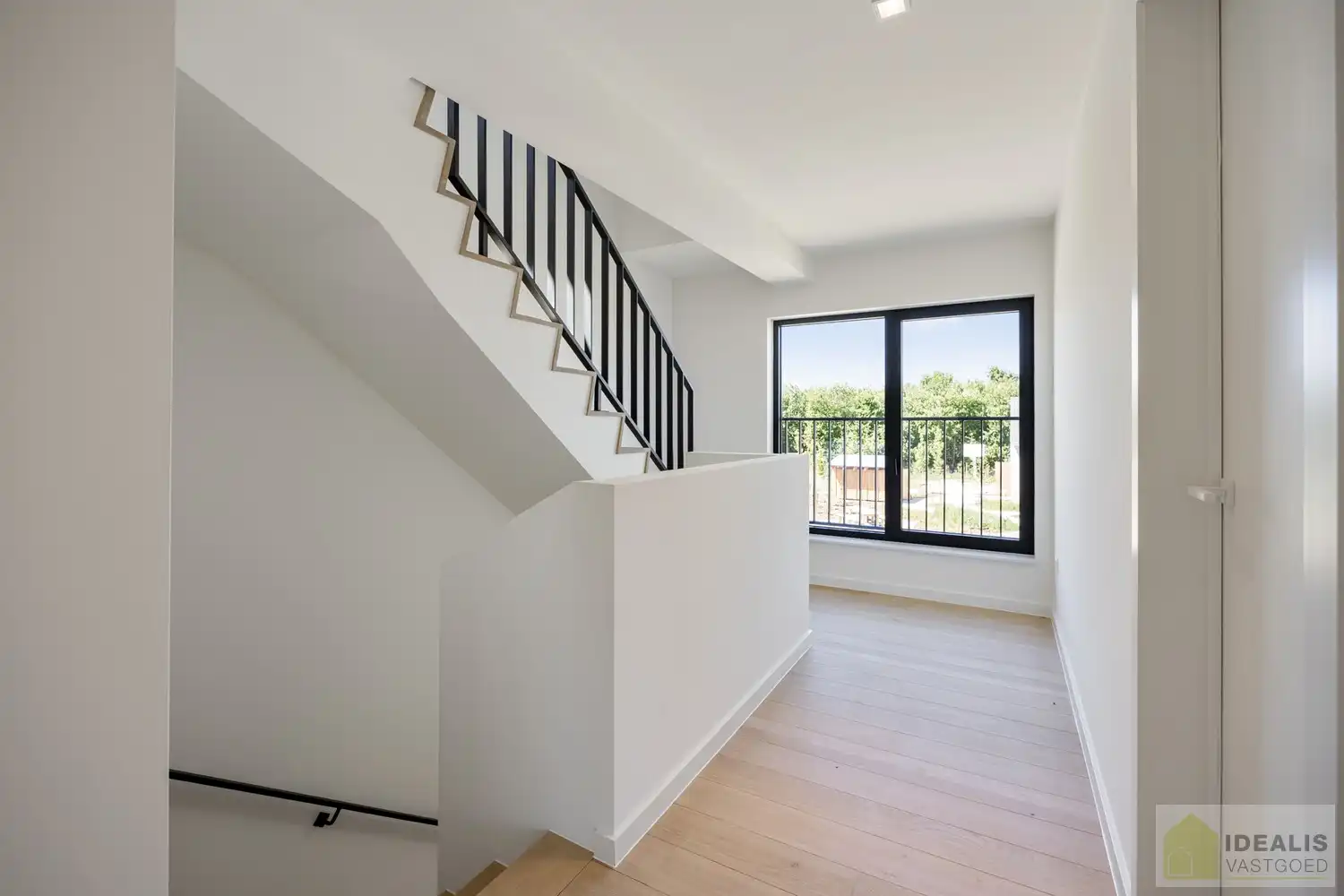 IDEALIS VASTGOED – Schitterend volledig vernieuwde woning (+- 220m²) met een heerlijke open leefruimte, 3 ruime slaapkamers, luxueuze badkamer, ruime wasplaats op een fijn zuid georiënteerd perceel! Dit heerlijke huis bevindt zich op een knap perceel van 8a 69ca in een heerlijk rustige en groene omgeving! - EEN MUST VISIT! - foto 16