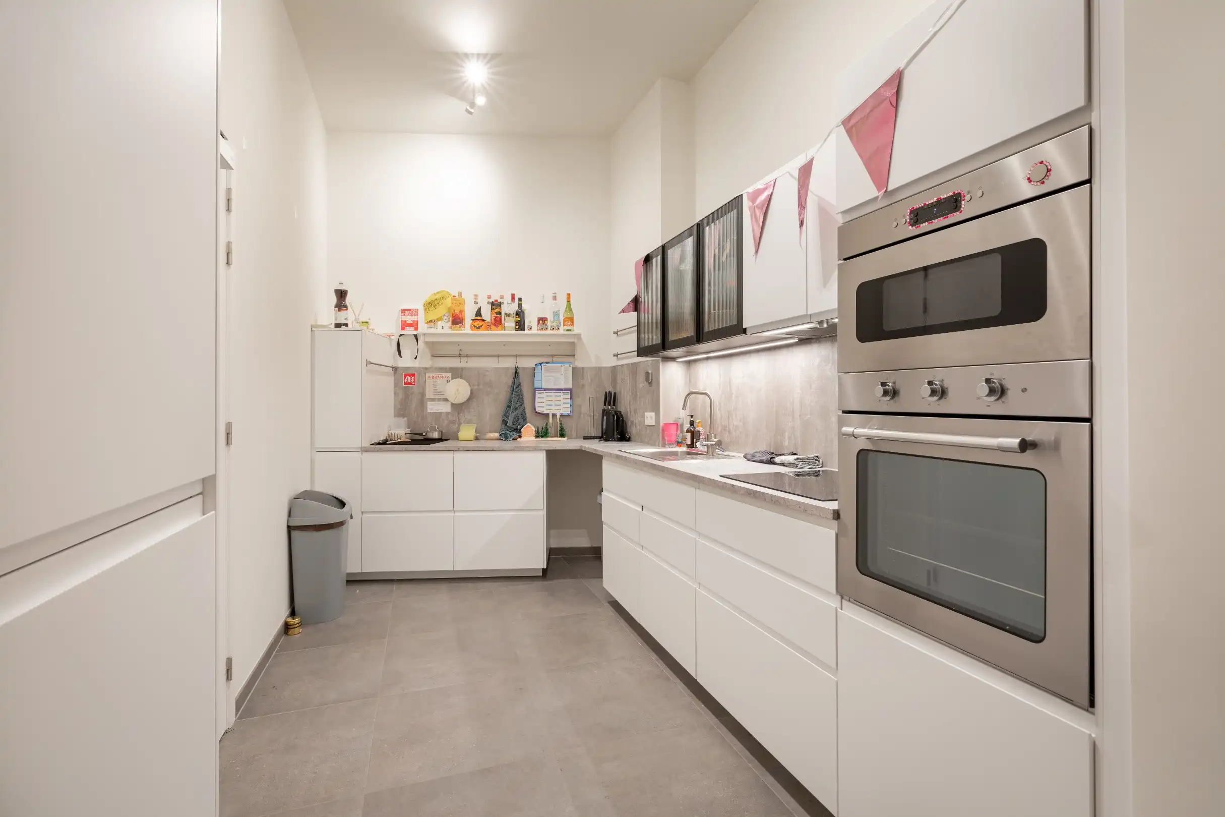 Bemeubelde studentenkamer in hartje Leuven  foto 8