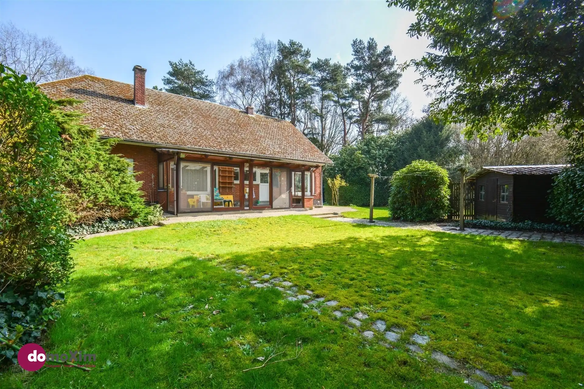 Ruime gezinswoning met mogelijkheden in een unieke, groene omgeving foto 2