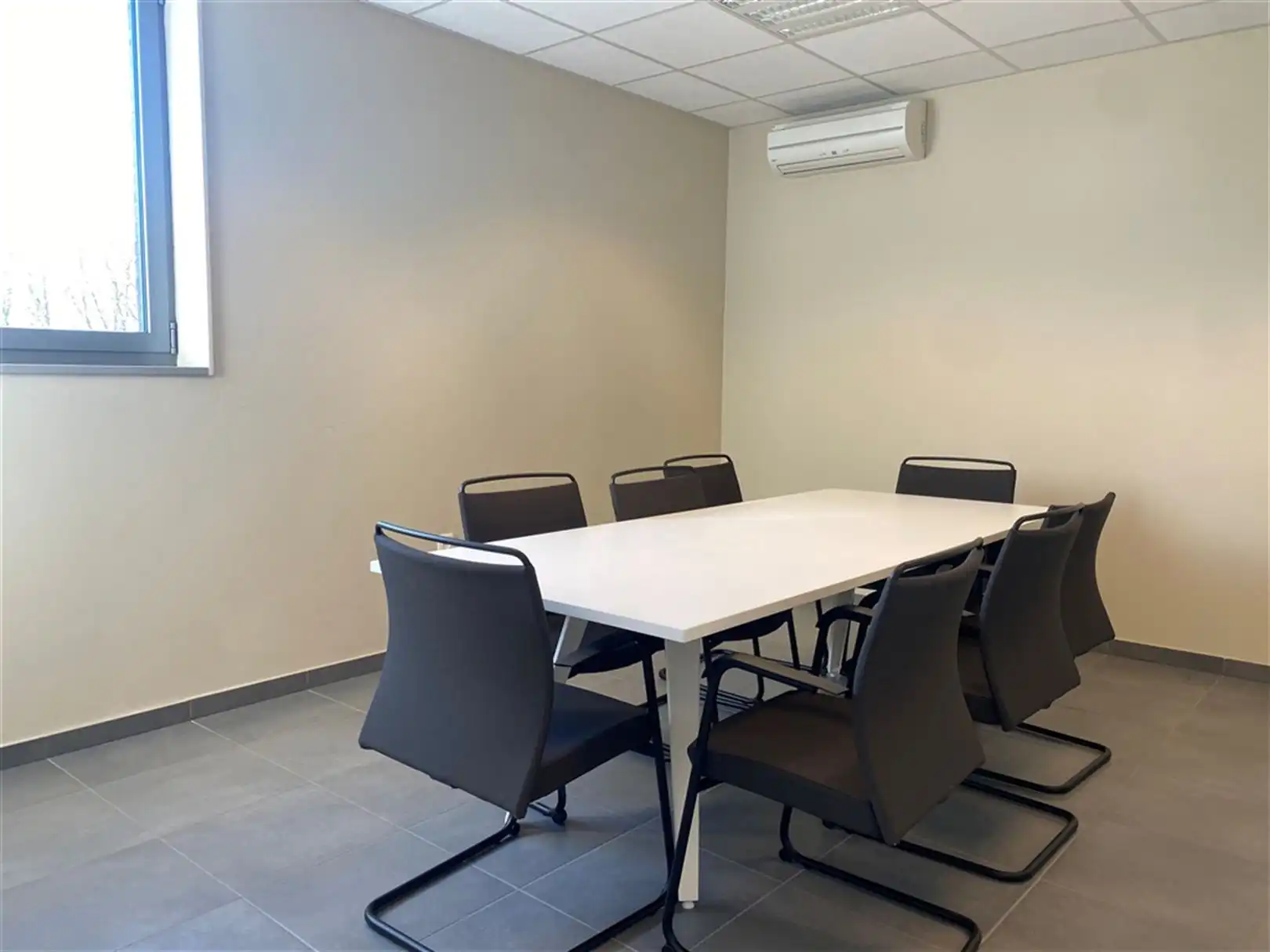 Goed bereikbare kantoren vlakbij de E17 met all-in formule foto 9