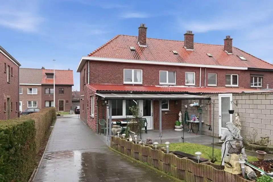 INSTAPKLARE WONING MET TWEE GARAGES IN TONGEREN foto 7