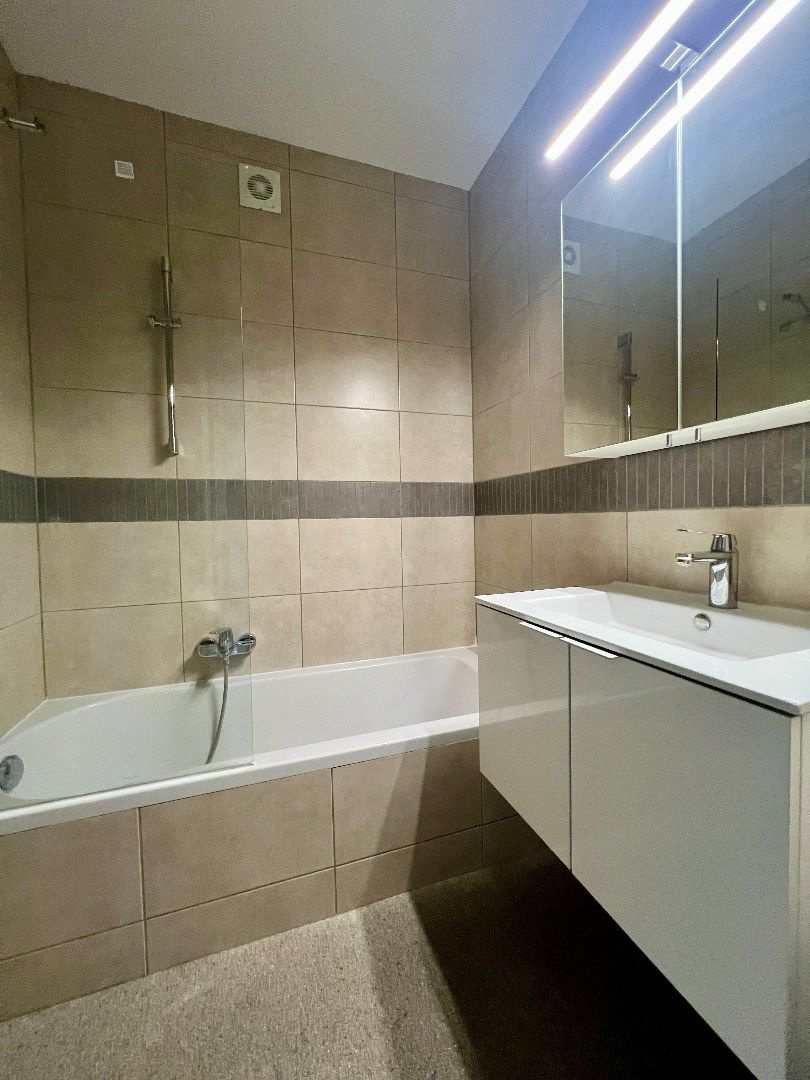 Zeer goed gelegen appartement met 2 slpks, terras en garage foto 6