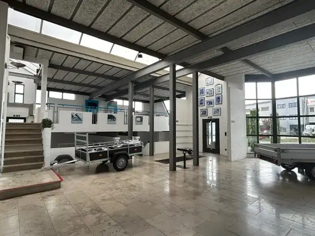 BEDRIJFSPAND MET SHOWROOM EN KANTOREN foto 11