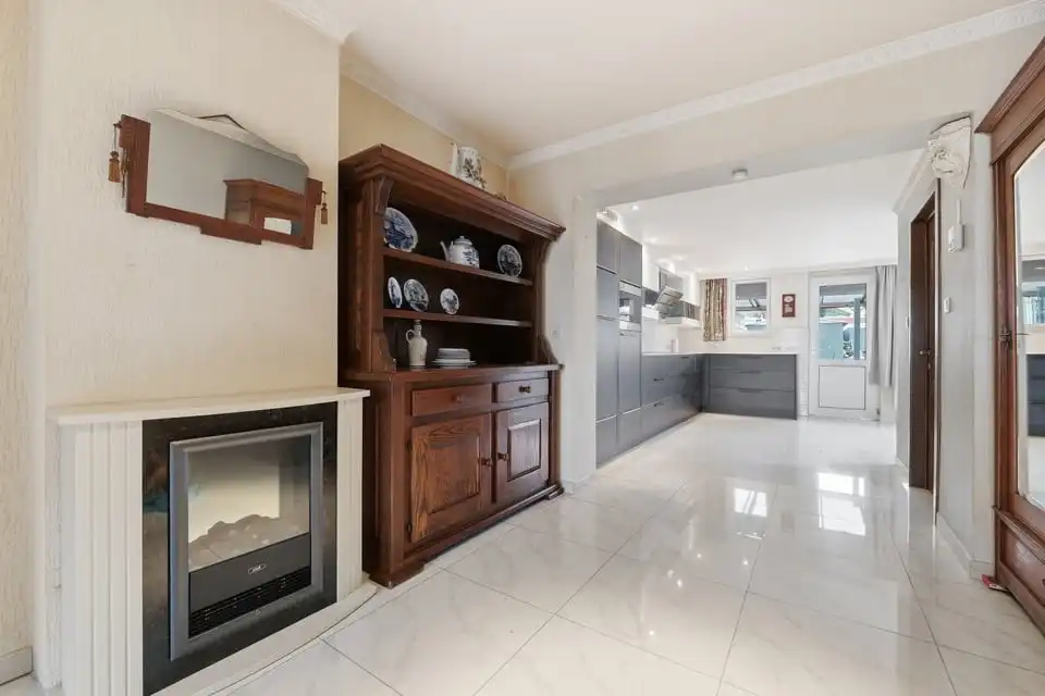 INSTAPKLARE WONING MET TWEE GARAGES IN TONGEREN foto 12