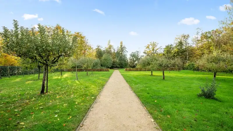 Moderne villa 247m² met bijgebouw-garage en zwembad op 58 are foto 34