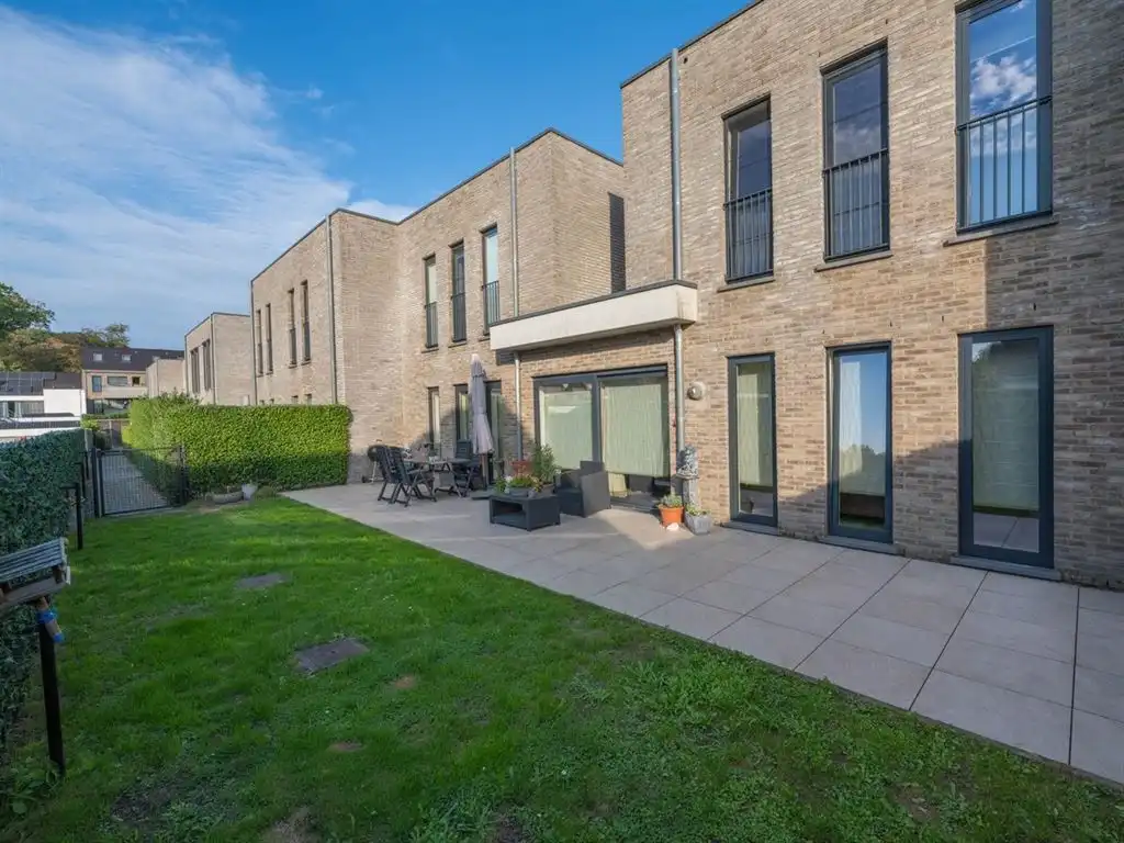 Modern gelijkvloers appartement met ruim terras en private tuin foto 3