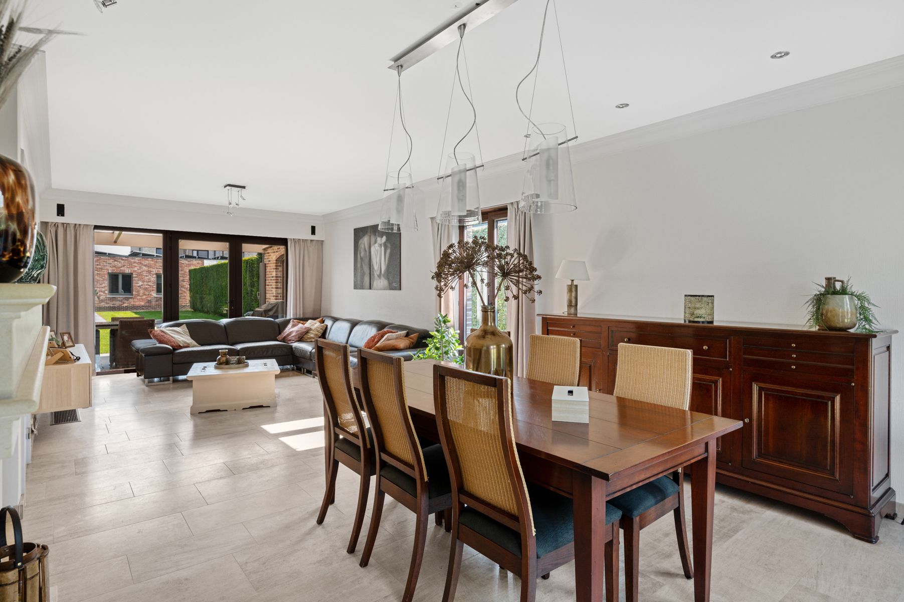 Vrijstaande, instapklare woning met verwarmd zwembad foto 4