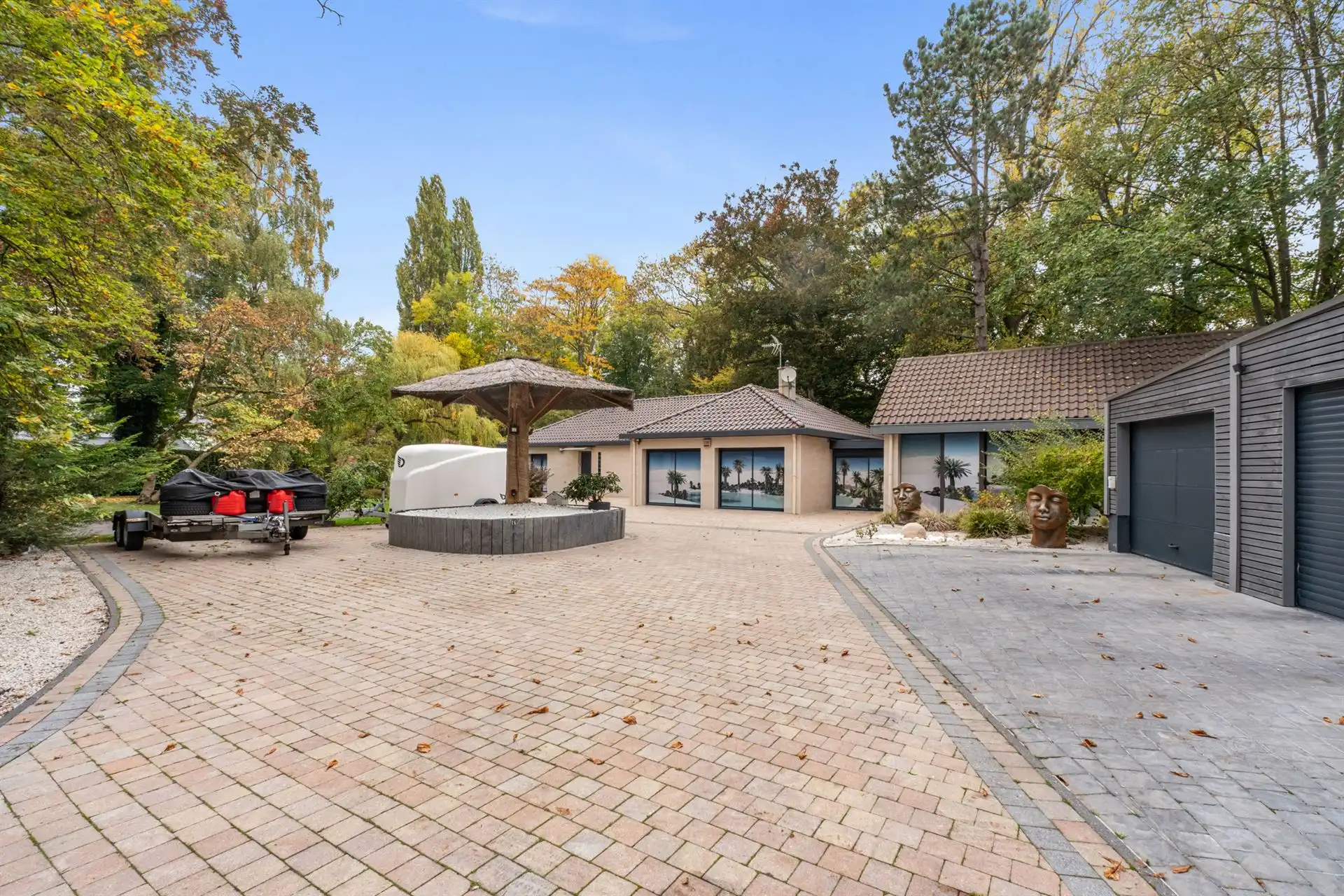 Mooi gelijkvloerse villa foto 3