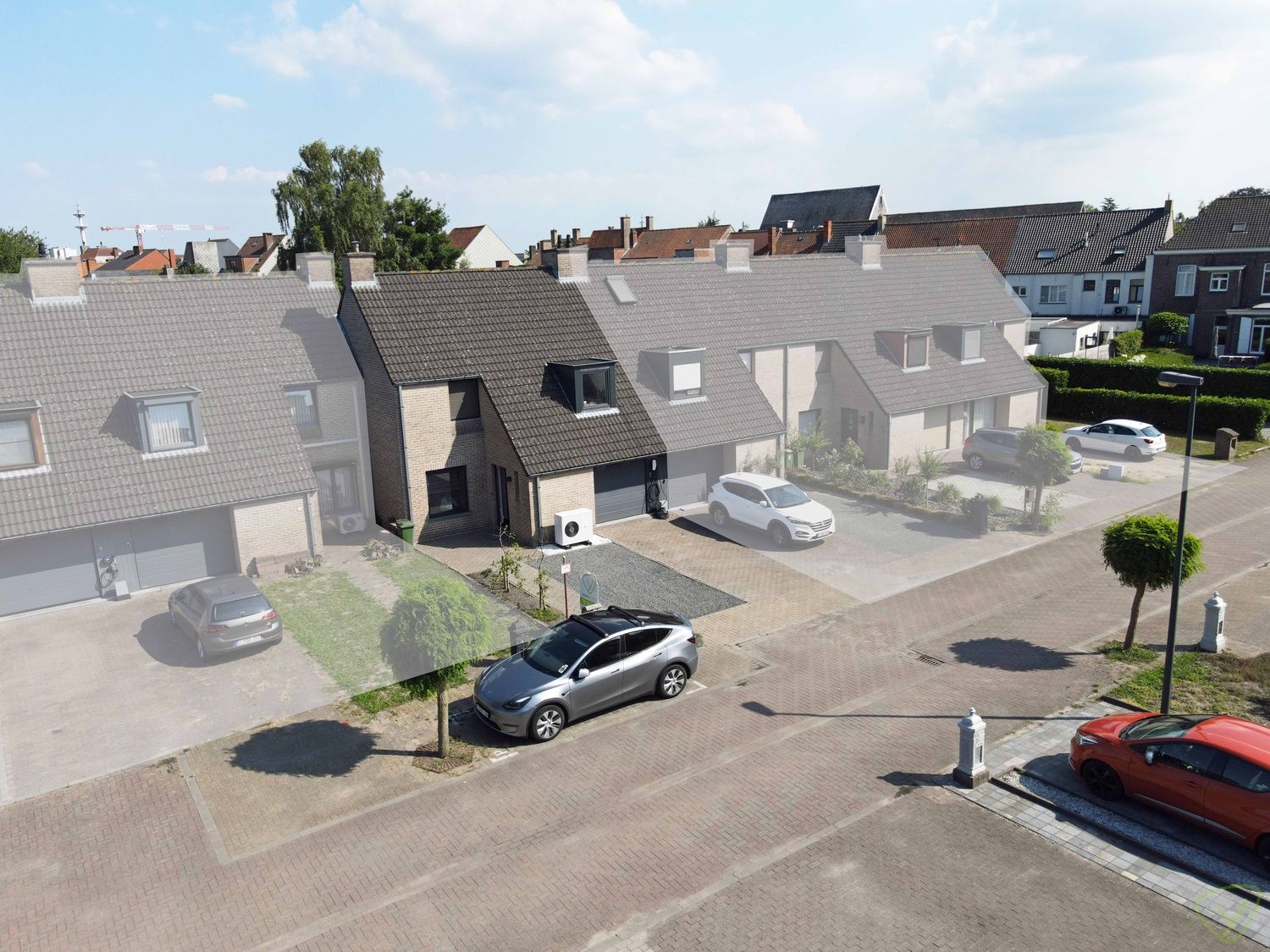 Gezinswoning met tuin in rustige doodlopende straat in Eeklo foto 2