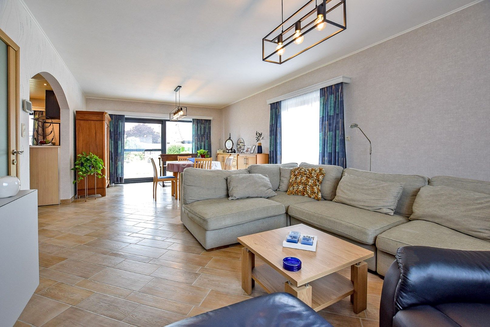 Uiterst goed onderhouden villa op 720m², gelegen in doodlopende straat te Veurne.  foto 3