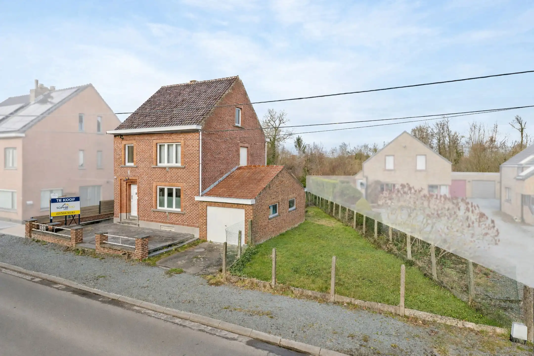 Hoofdfoto van de publicatie: Solide 4 gevelwoning met tuin en garage nabij centrum Galmaarden