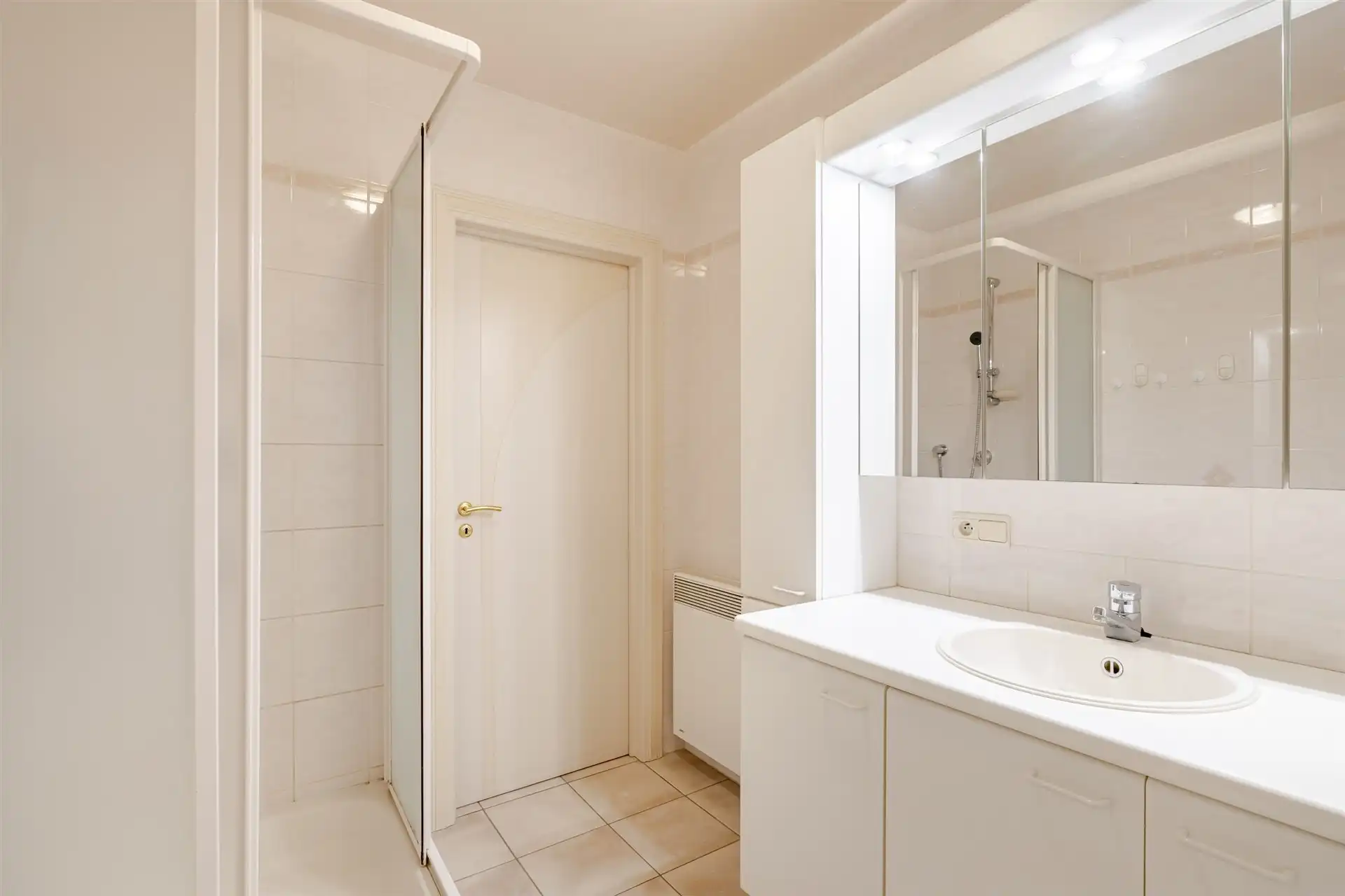 Ruim app met 2 slks, dubbel terras en garage foto 13