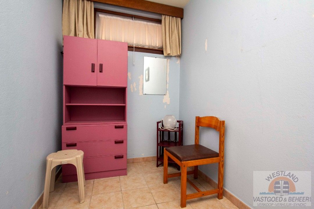 Te renoveren gelijkvloers appartement met 2 slaapkamers te koop in Nieuwpoort Bad foto 4