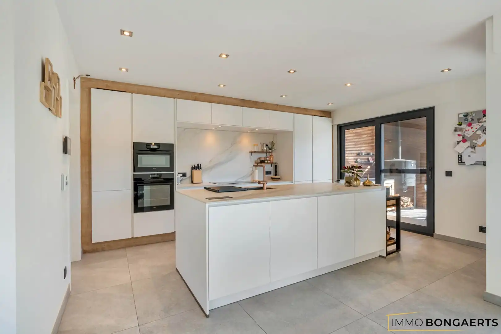 Energiezuinige woning met zwembad op rustige ligging in As foto 7