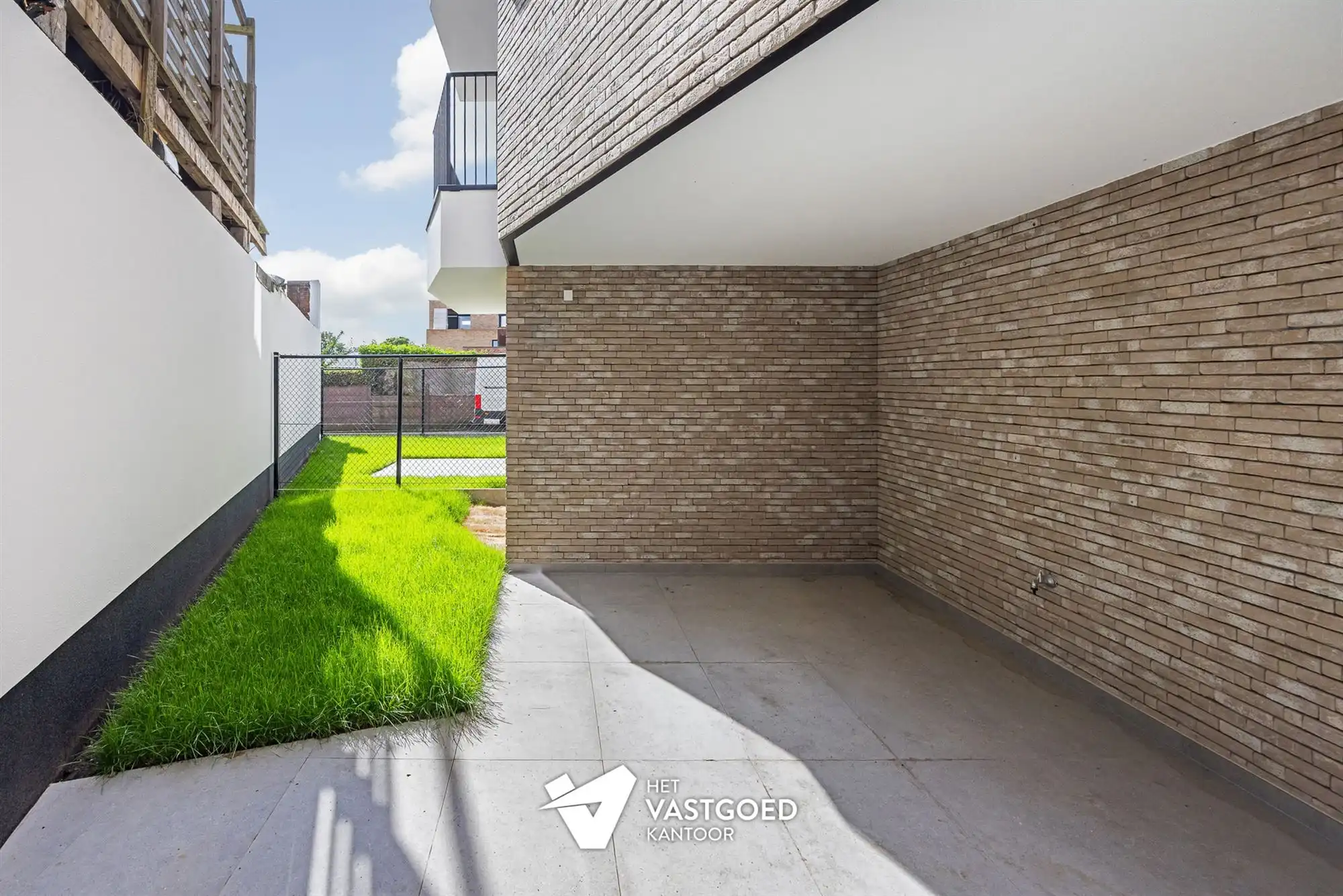 GELIJKVLOERS WONEN MET RUIM TERRAS (TUIN) - 6% BTW MOGELIJK! foto 2
