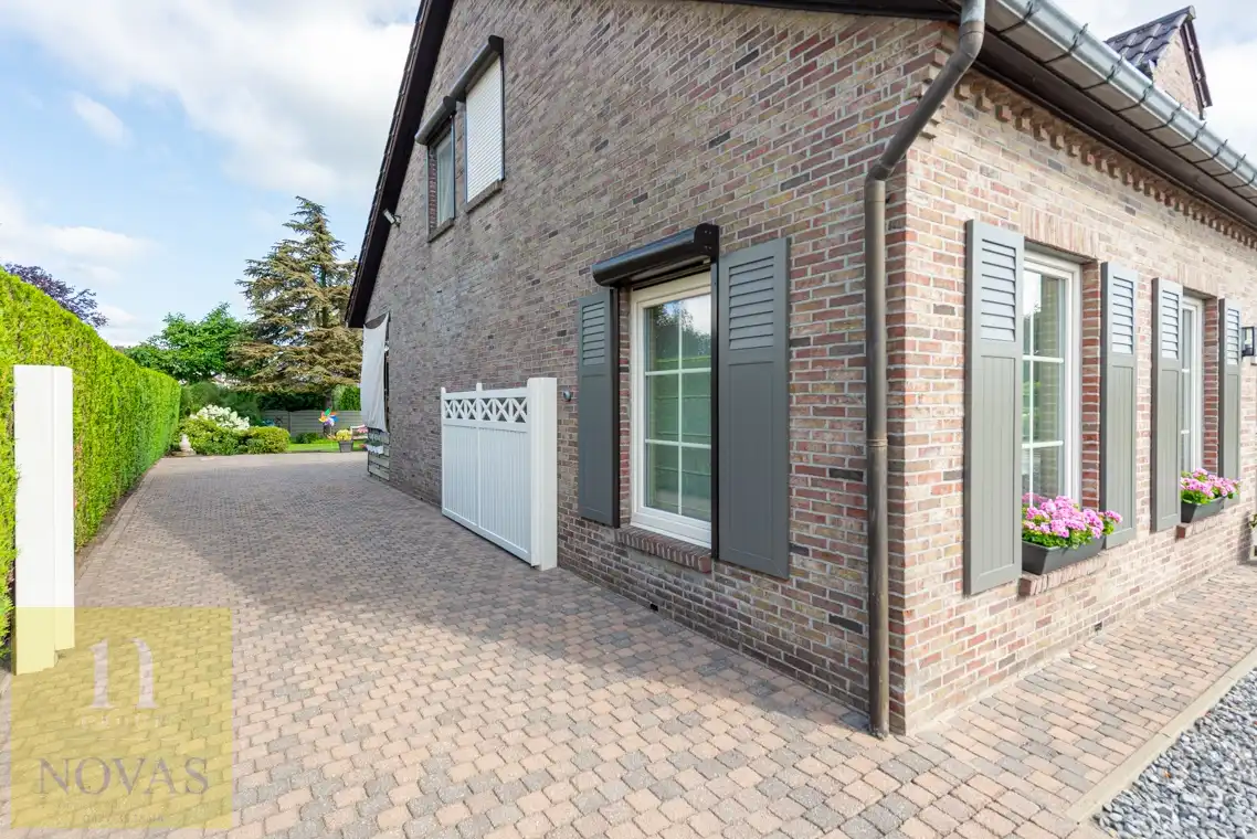 Op heel geliefde locatie, 3 - 4 slaapkamers, zonnepanelen, perceel 10are50ca foto 4