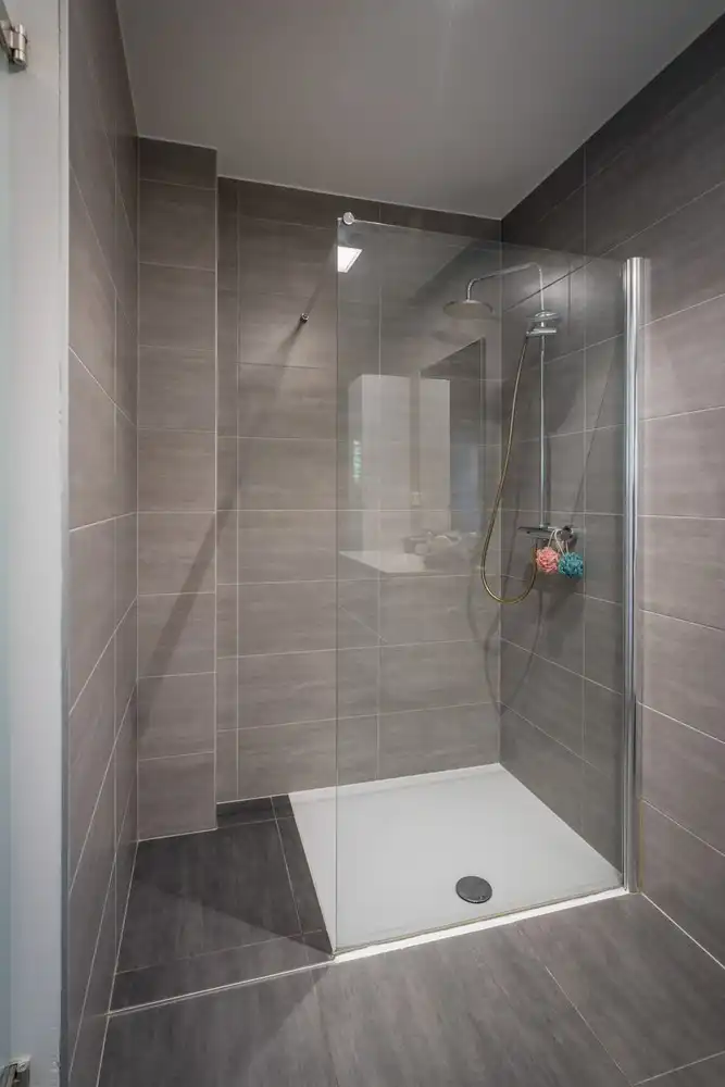 Stijlvol gerenoveerd appartement met hoge plafonds, 2 slpks vlak bij zee te koop in Oostende foto 20