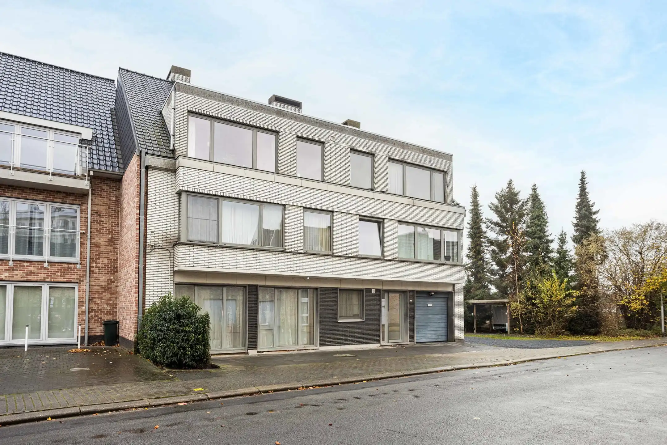 Ruim en lichtrijk appartement met garagebox te Eine foto 2