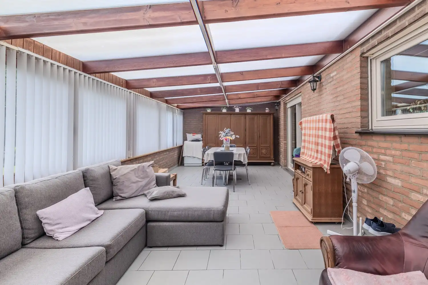 Charmante woning met drie slaapkamers, veranda en losstaande garage in Gellik (Lanaken) foto 13