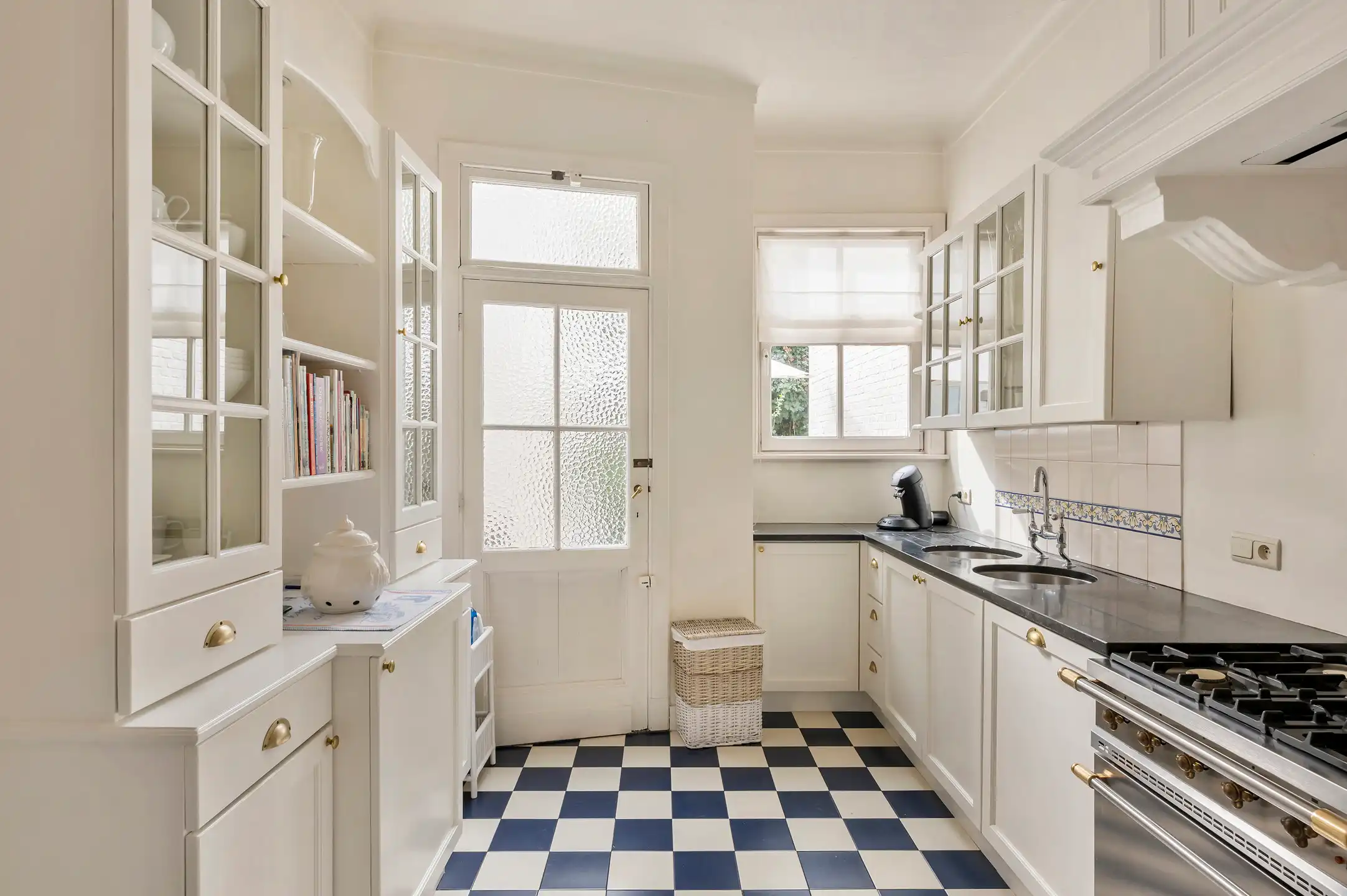 Statig herenhuis met praktijkruimte op toplocatie in Antwerpen foto 37