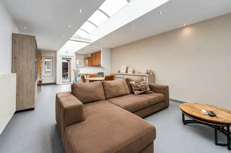 Roeselare : Instapklare, gerenoveerde rijwoning in hartje Roeselare! foto 2