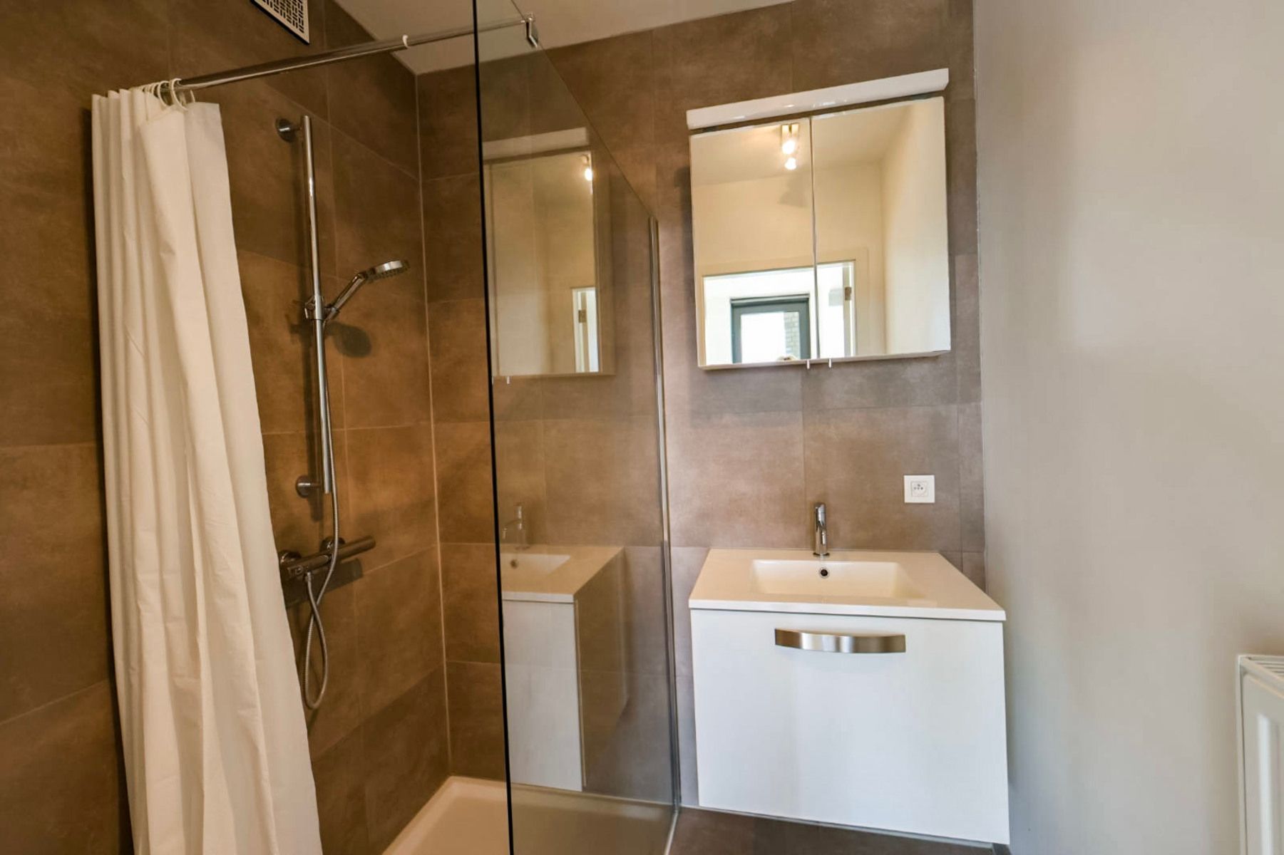 Exclusief 1-slaapkamerappartement te huur foto 9