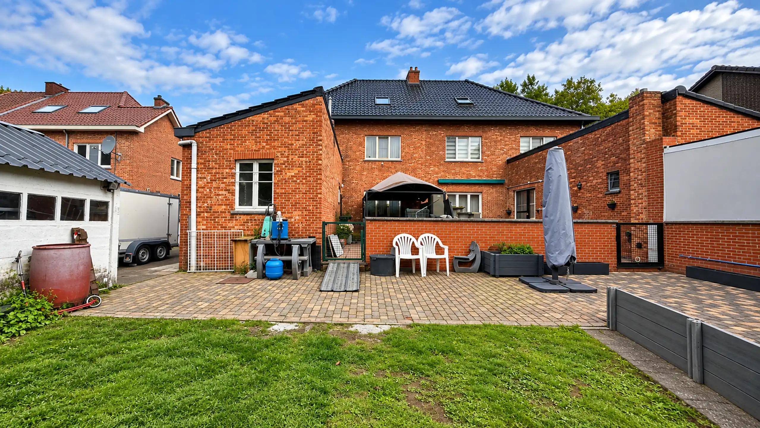 Instapklare halfopen bebouwing met zonnige tuin en garagebox foto 34