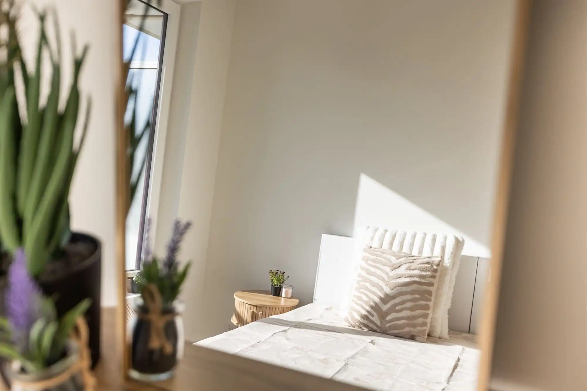 Volledig gerenov. app. met 2 slpkmrs. en terras te Pulhof foto 9