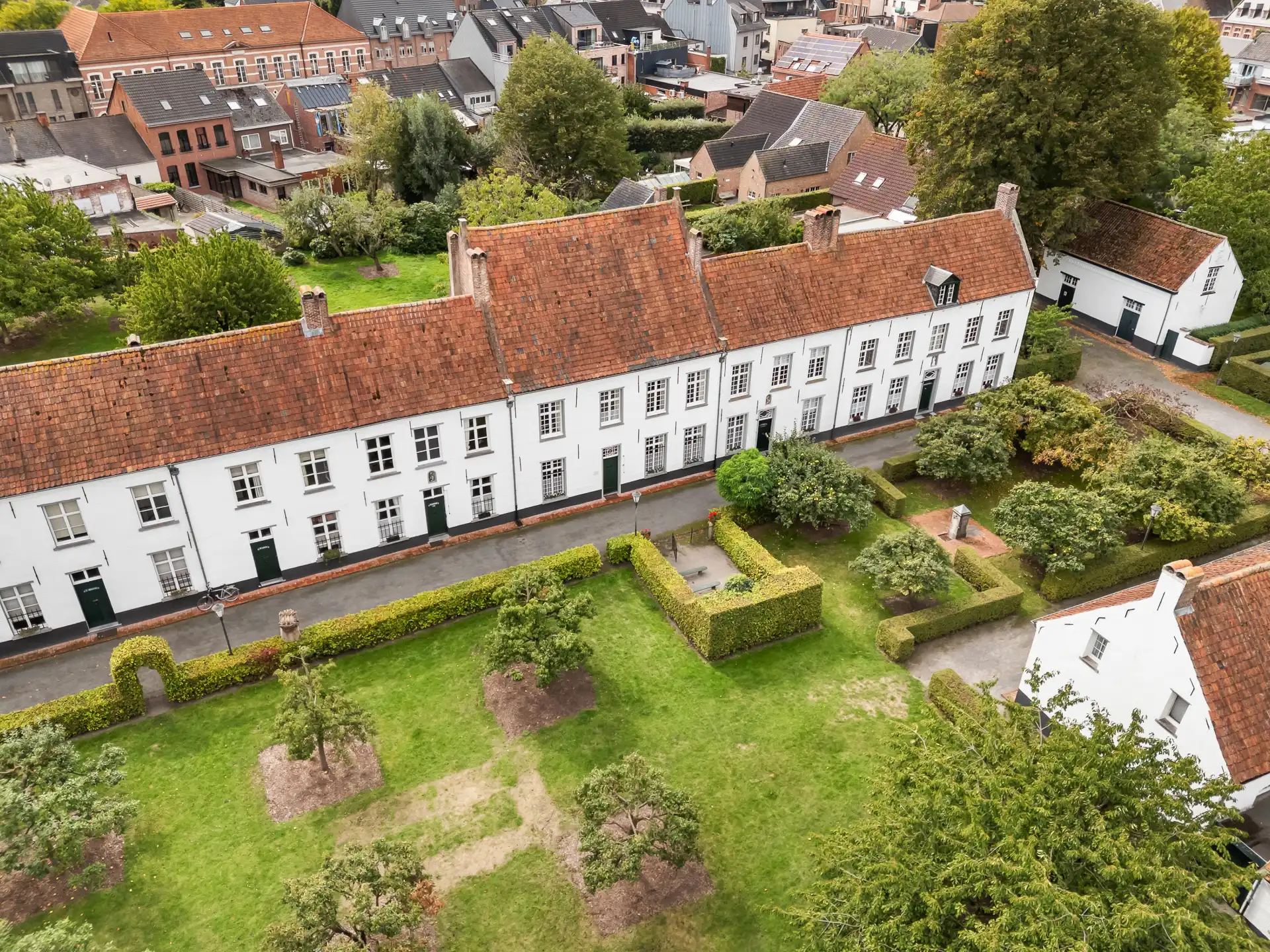 Historische herenhuis in het Begijnhof van Hoogstraten foto 54