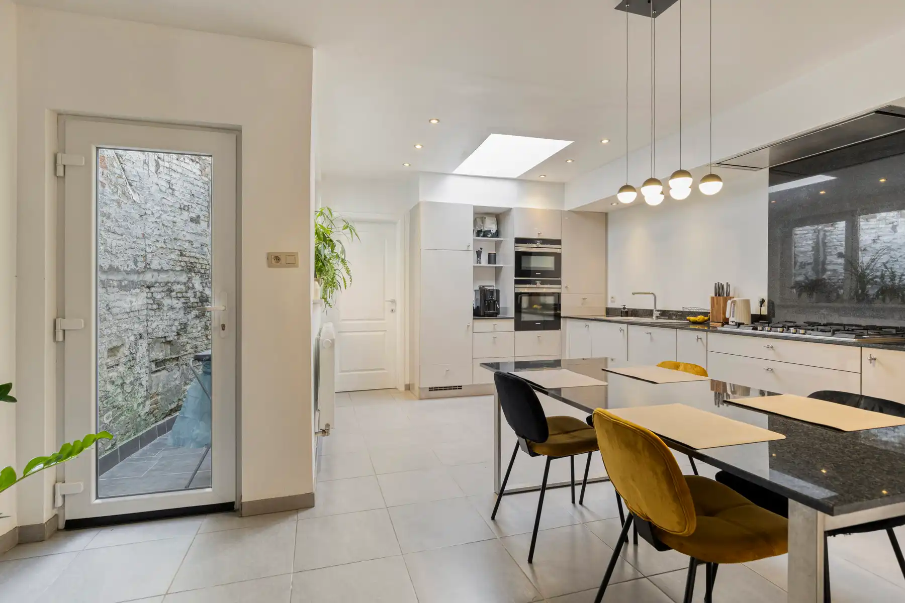 Instapklare & gerenoveerde tweegevelwoning met 4 slaapkamers foto 8