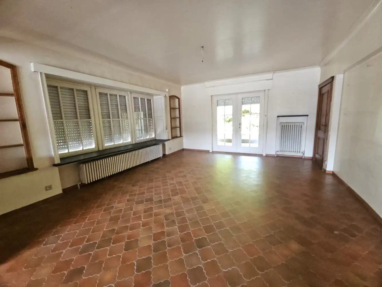 Charmante, te renoveren villa op gunstige locatie foto 12