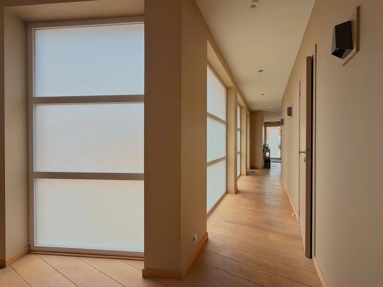 Exclusieve handelswoning (267m²) met goedgekeurde functiewijziging naar ruime gezinswoning foto 9