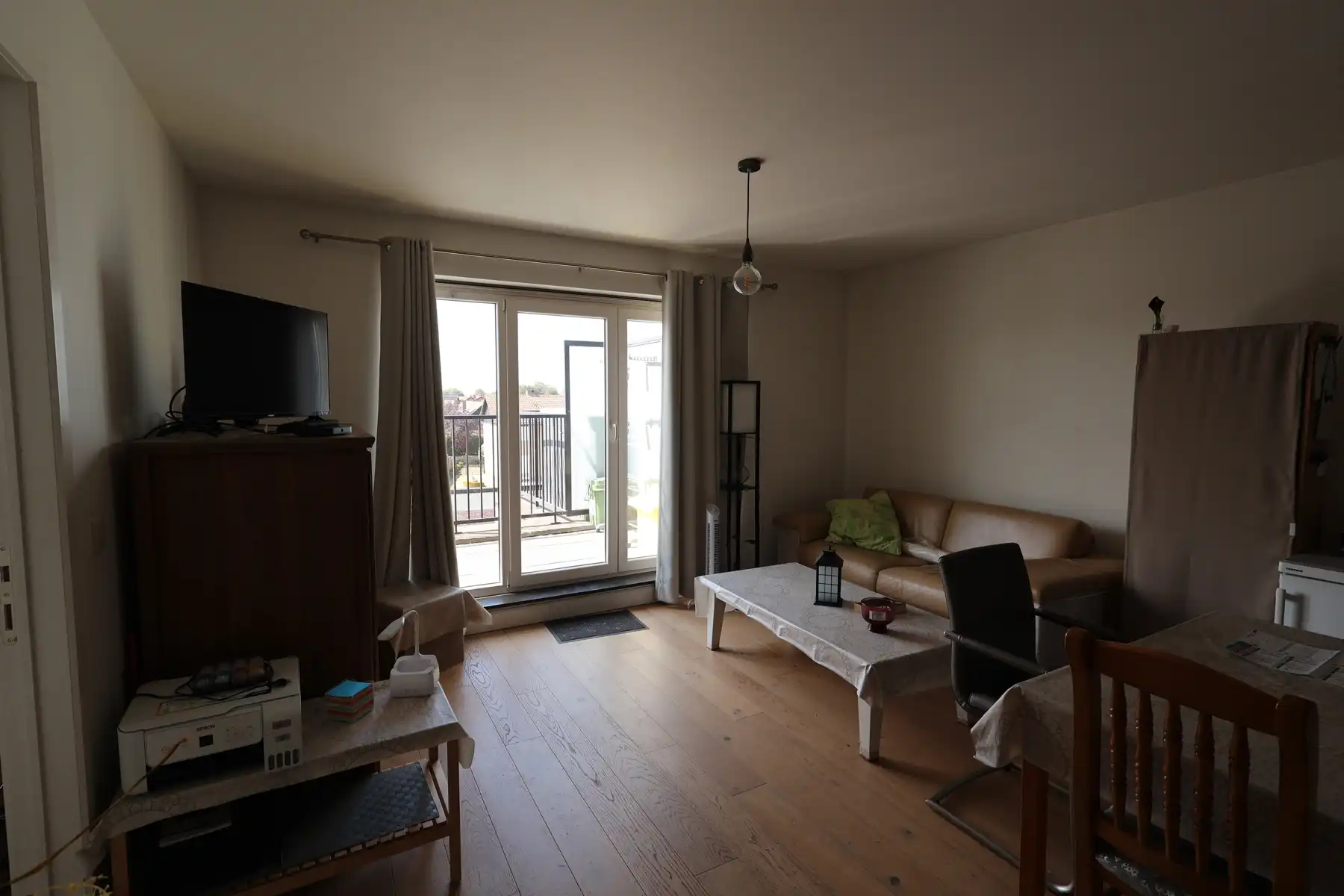 Appartement op de tweede verdieping achteraan met 1 slaapkamer, terras, autostaanplaats en lift in het gebouw. foto 2