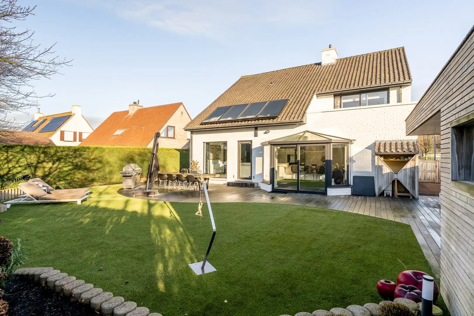 Alleenstaande villa met 4 slaapkamers in een residentiële omgeving. foto 3