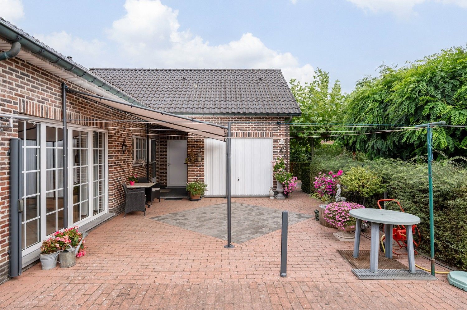 Ruime gezinswoning op breed en groot perceel van 1122m² foto 29