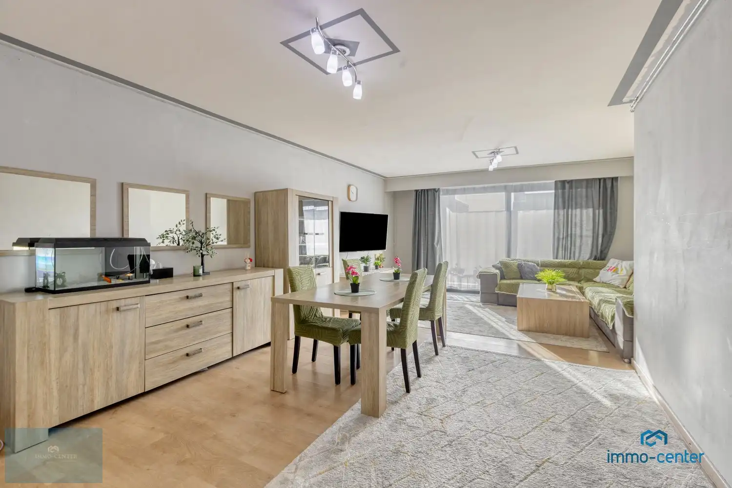 Ruim appartement met 3 slaapkamers, balkon en garage in Heusden-Centrum foto {{pictureIndex}}